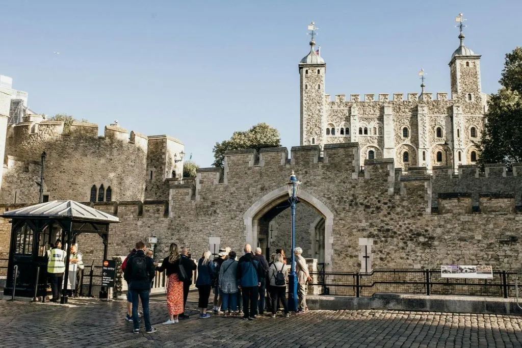 London: Full-Day Walking Tour + River Cruise
