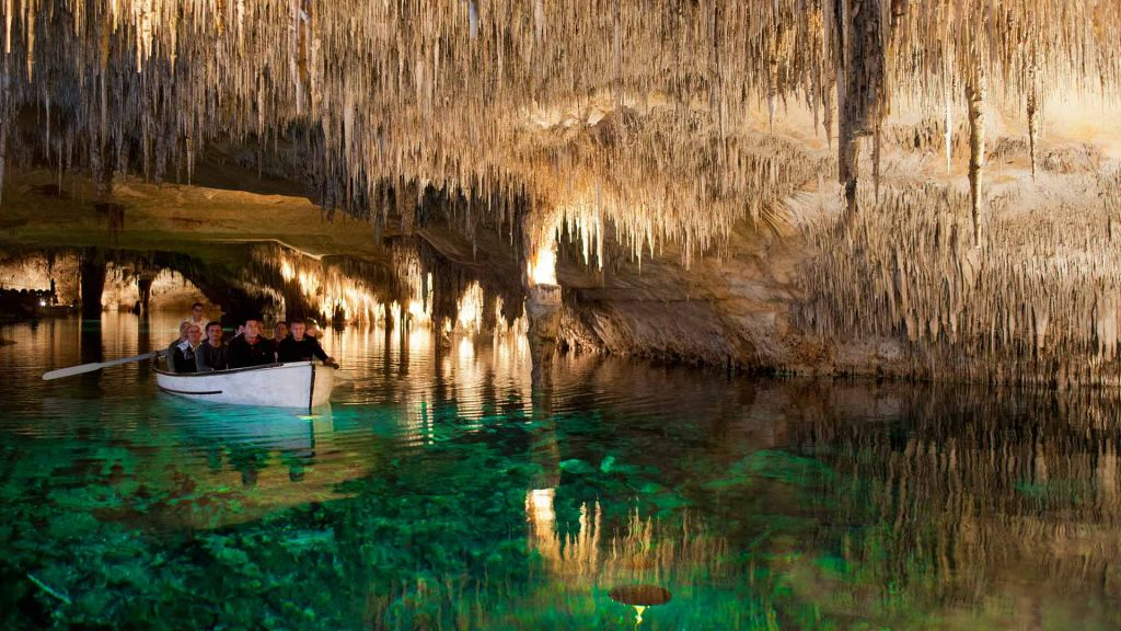 Mallorca: Excursión de Medio Día en Autobús a las Cuevas del Drach y Porto Cristo