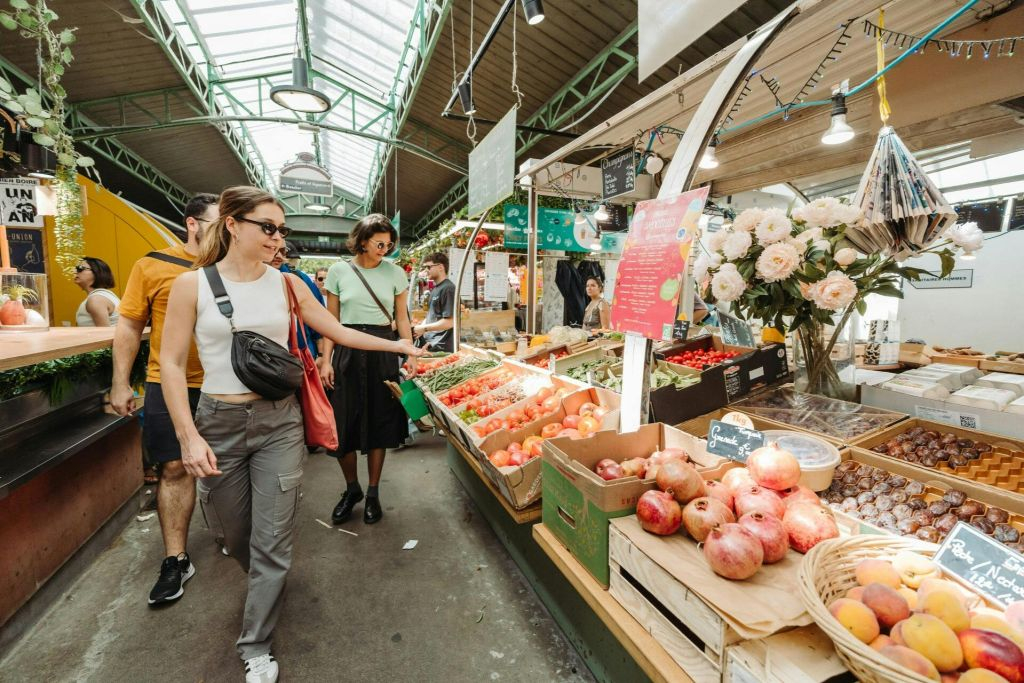 Paris : visite gastronomique guidée à pied en petit groupe + dégustations et vin