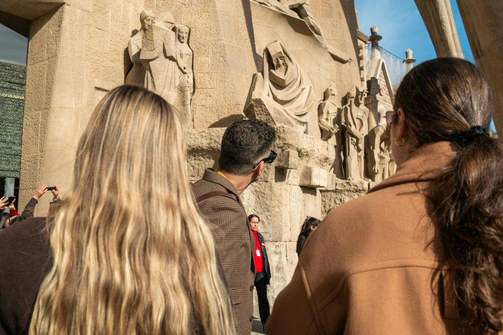 Sagrada Familia: Entrada sin colas + Visita guiada en grupo reducido + Acceso a la Torre de la Pasión