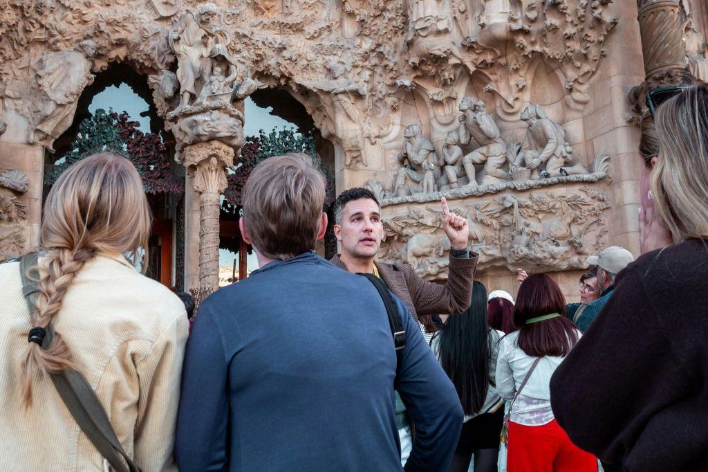 Sagrada Familia: Entrada sin colas + Visita guiada en grupo reducido + Acceso a la Torre de la Pasión