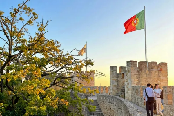 Bilhete com acesso rápido ao Castelo de São Jorge + Visita guiada a pé pela Cidade Velha