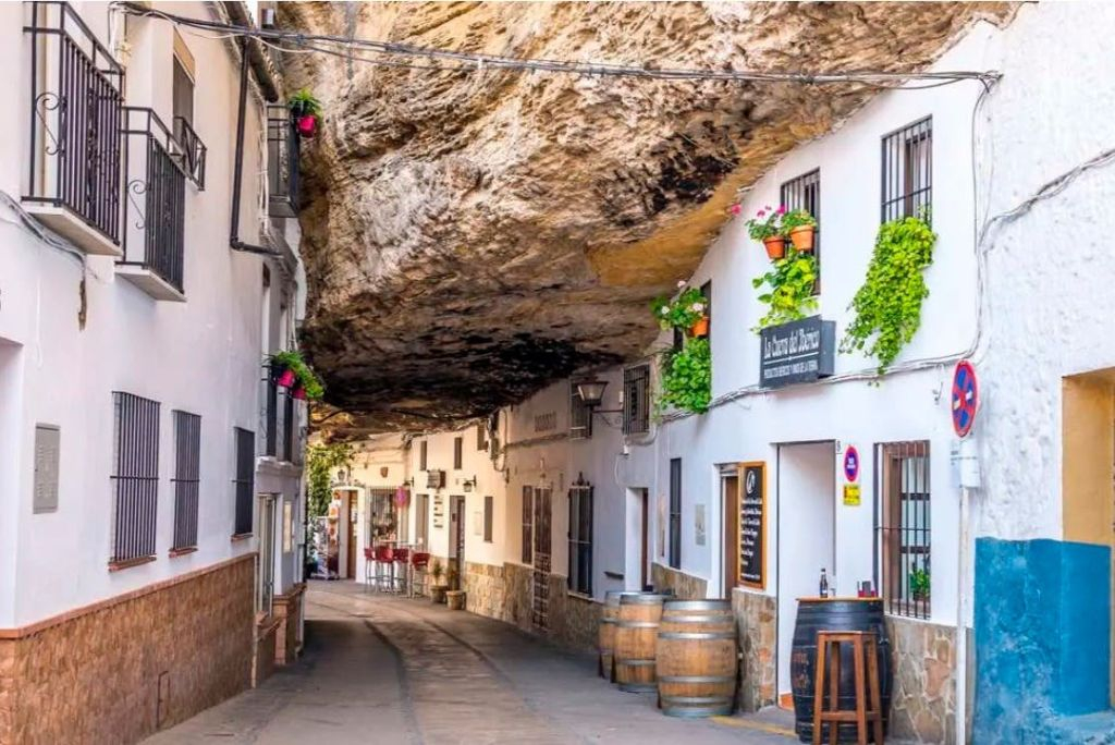 Ronda y Setenil de las Bodegas: excursión de un día desde Málaga + visita guiada opcional