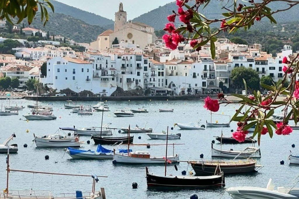 Cadaqués: Excursión en barco desde Roses + audioguía