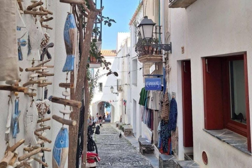 Cadaqués: Excursión en barco desde Roses + audioguía