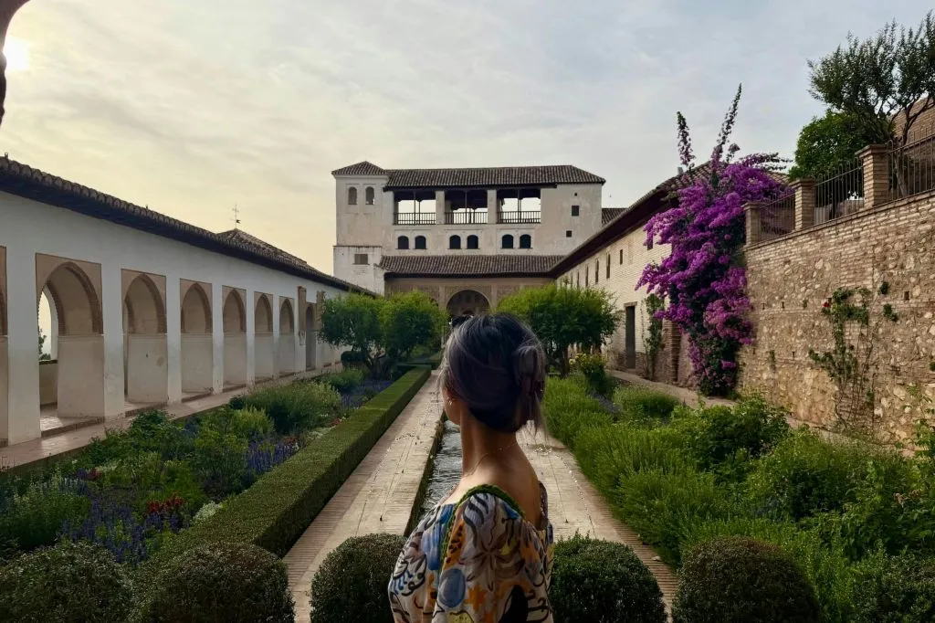 La Alhambra y los Palacios Nasríes: visita guiada en japonés y chino