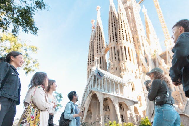 Sagrada Familia: Entrada sin colas + visita guiada + acceso a las torres