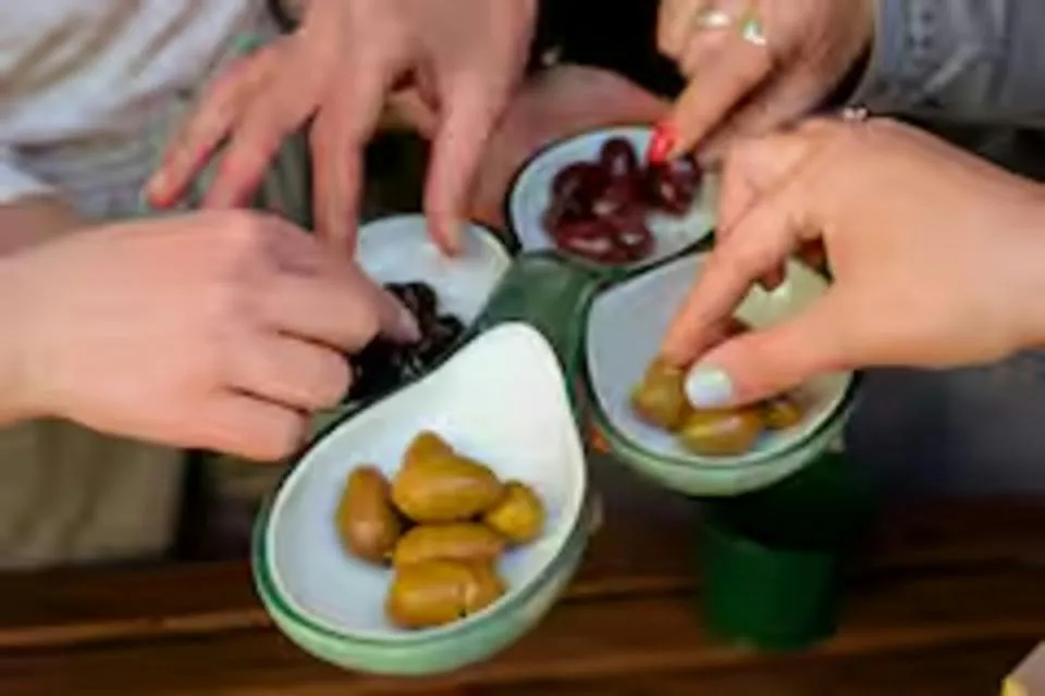 Athens: Small Group Guided Walking Food Tour + Tastings