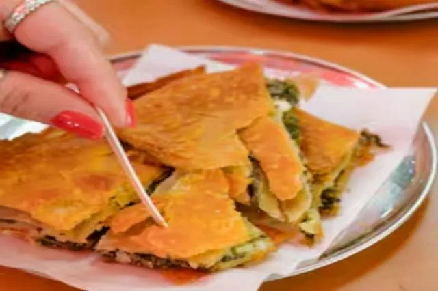 Athens: Small Group Guided Walking Food Tour + Tastings