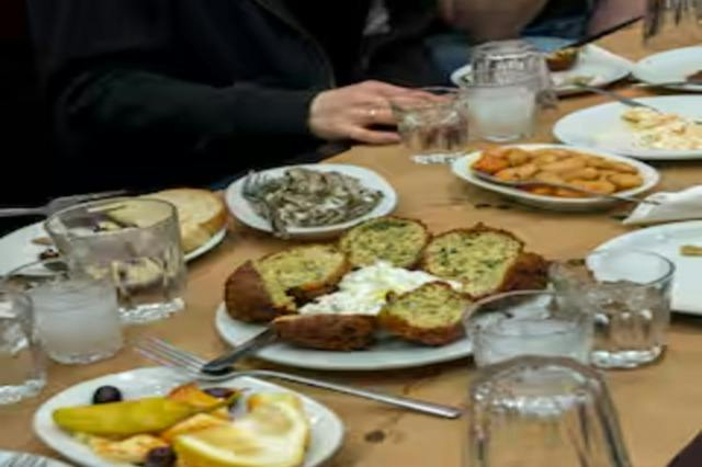Athènes : visite gastronomique guidée à pied en petit groupe + dégustations