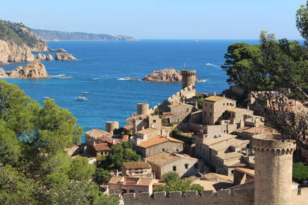 Tour from Barcelona to the Costa Brava with a Boat Ride