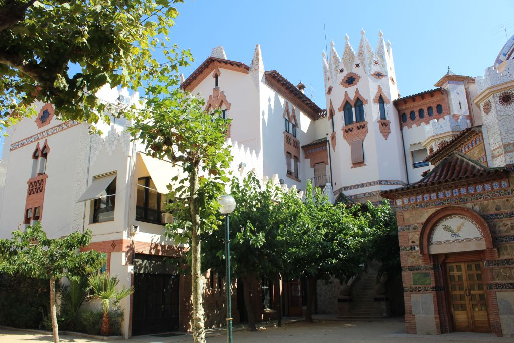 Tour from Barcelona to the Costa Brava with a Boat Ride