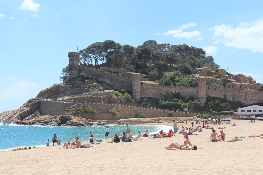 Tour from Barcelona to the Costa Brava with a Boat Ride
