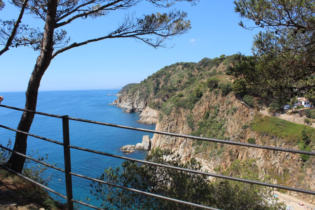 Tour from Barcelona to the Costa Brava with a Boat Ride