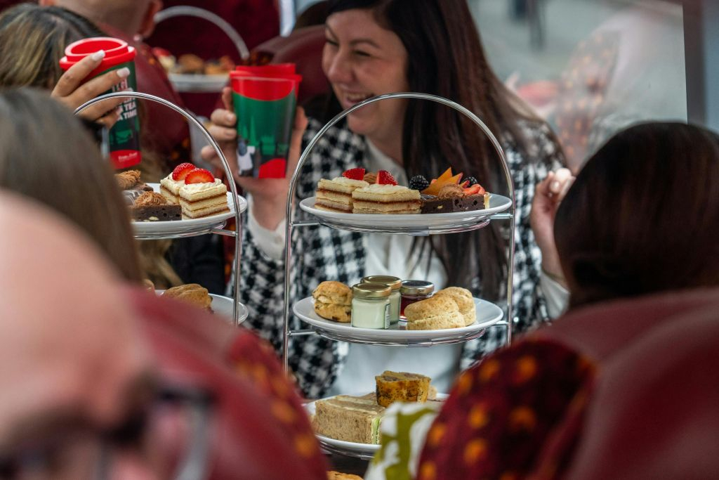 London: PG Tips Afternoon Tea Sightseeing Bus Tour (Upper Deck)