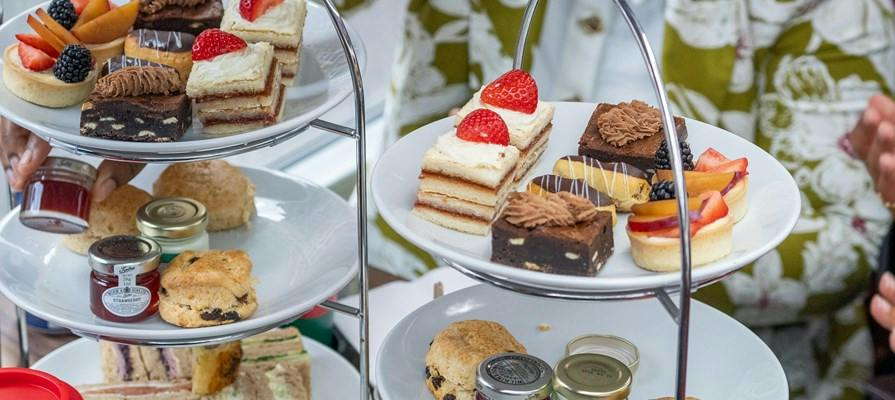 London: PG Tips Afternoon Tea Sightseeing Bus Tour (Upper Deck)