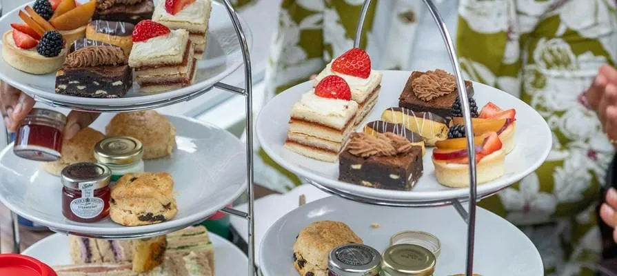 London: PG Tips Afternoon Tea Sightseeing Bus Tour (Upper Deck)