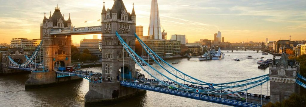 London: PG Tips Afternoon Tea Sightseeing Bus Tour (Upper Deck)