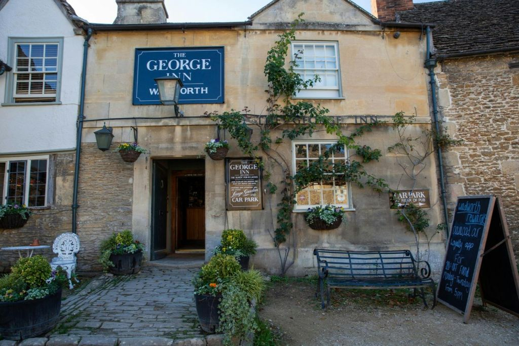 Stonehenge, Lacock & Bath: Guided Tour from London + Private Inner Circle Access