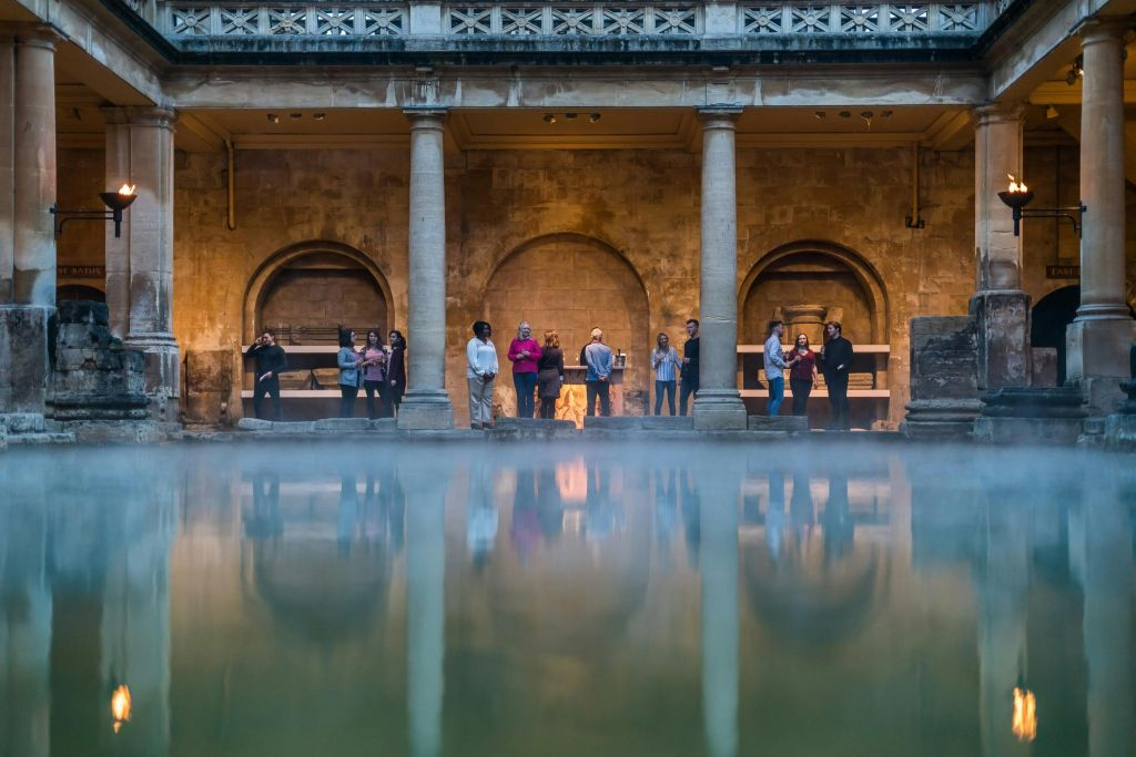 Stonehenge, Lacock & Bath: Guided Tour from London + Private Inner Circle Access