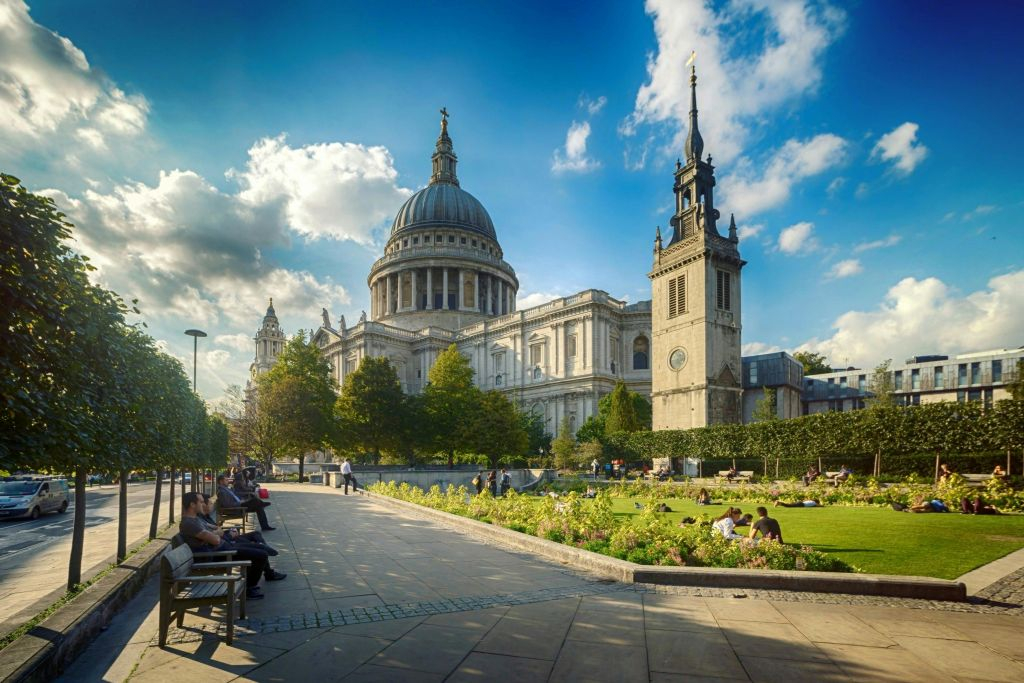 St Paul's Cathedral & Tower of London: Guided Tour + Thames River Cruise