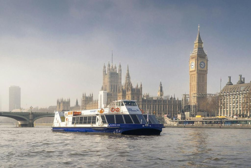 St Paul's Cathedral & Tower of London: Guided Tour + Thames River Cruise