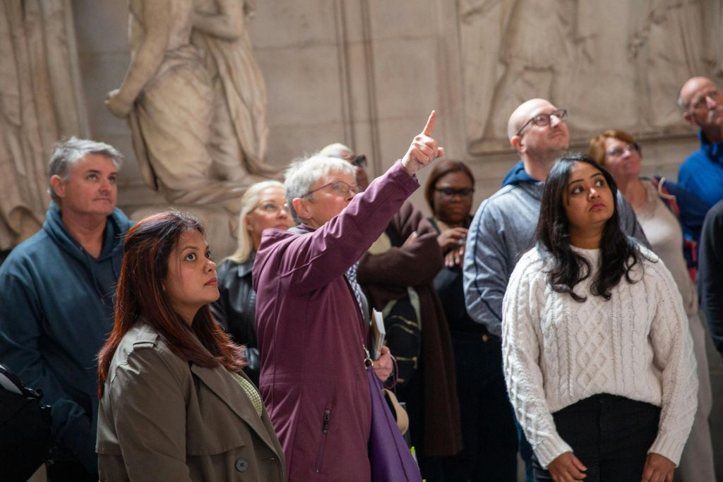 St Paul's Cathedral & Tower of London: Guided Tour + Thames River Cruise