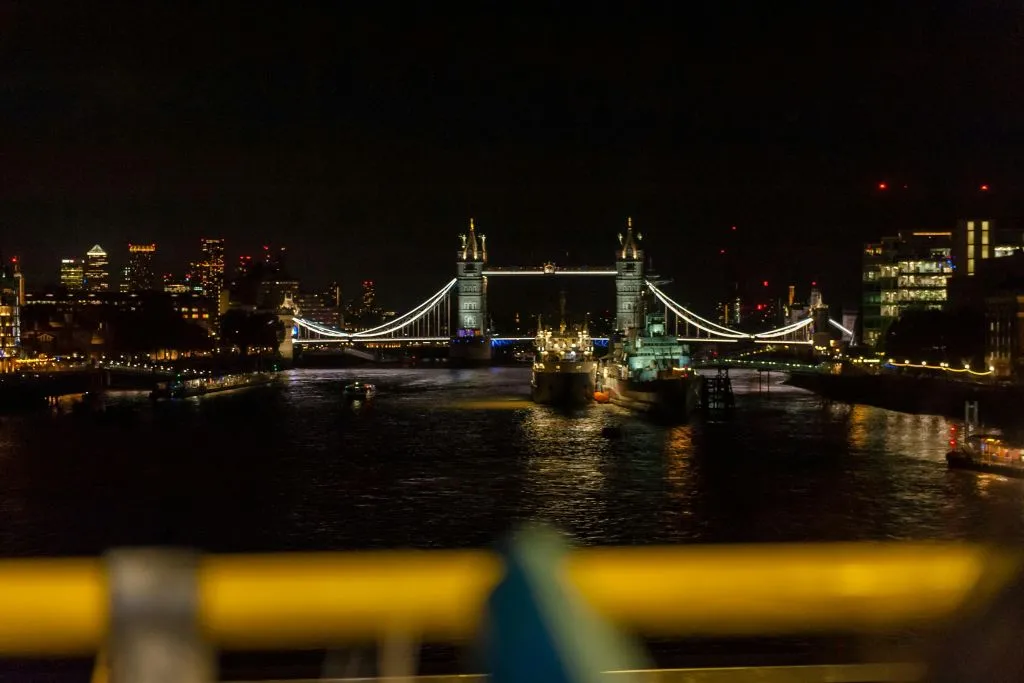 London: Night Bus Tour with Audio Guide + River Cruise + 6 Walking Trips