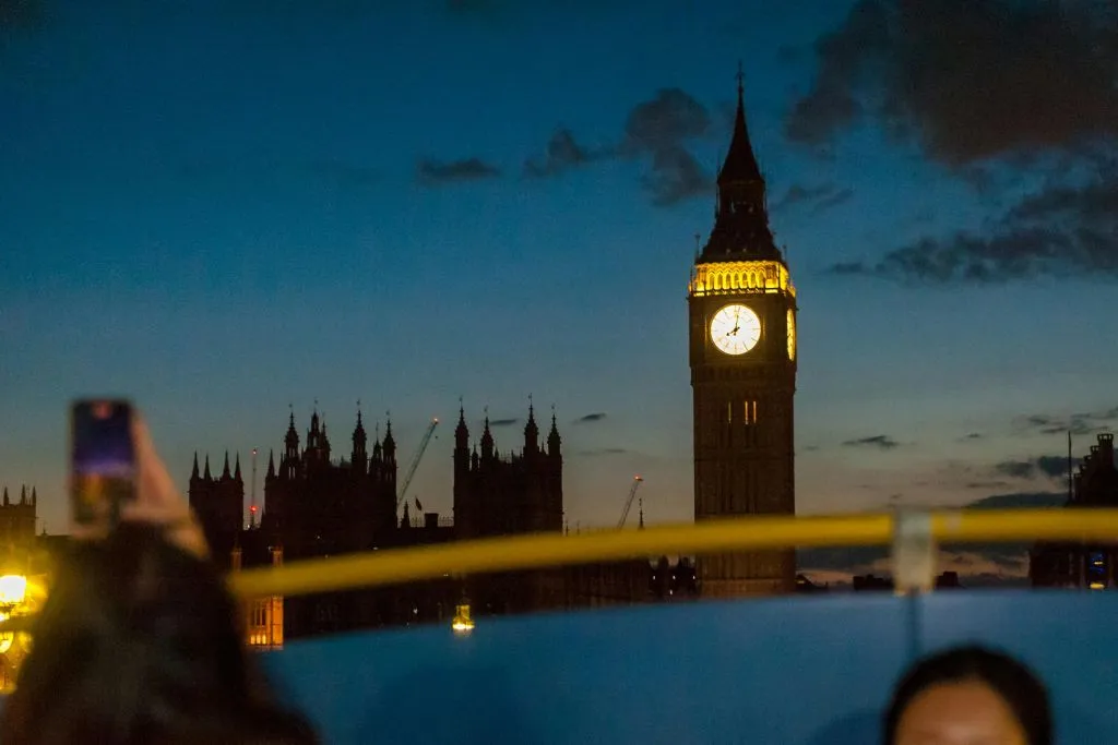 London: Night Bus Tour with Audio Guide + River Cruise + 6 Walking Trips