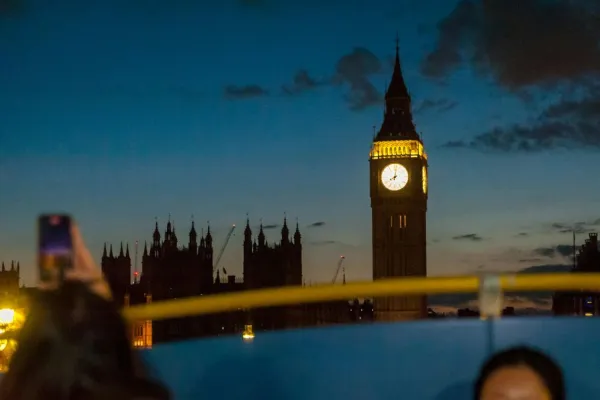 London: Night Bus Tour with Audio Guide + River Cruise + 6 Walking Trips