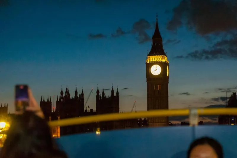London: Night Bus Tour with Audio Guide + River Cruise + 6 Walking Trips