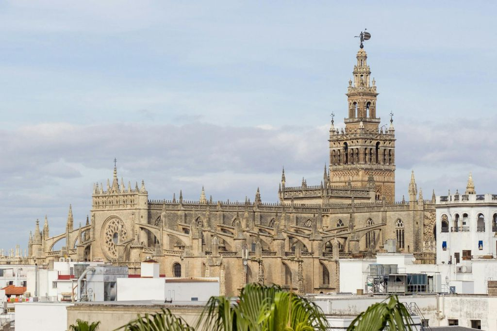 Alcázar Real de Sevilla, la Catedral y La Giralda: visita guiada en grupo reducido
