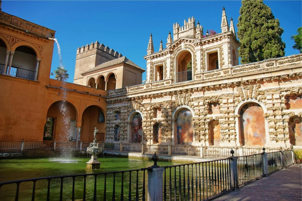 Alcázar Real de Sevilla, la Catedral y La Giralda: visita guiada en grupo reducido