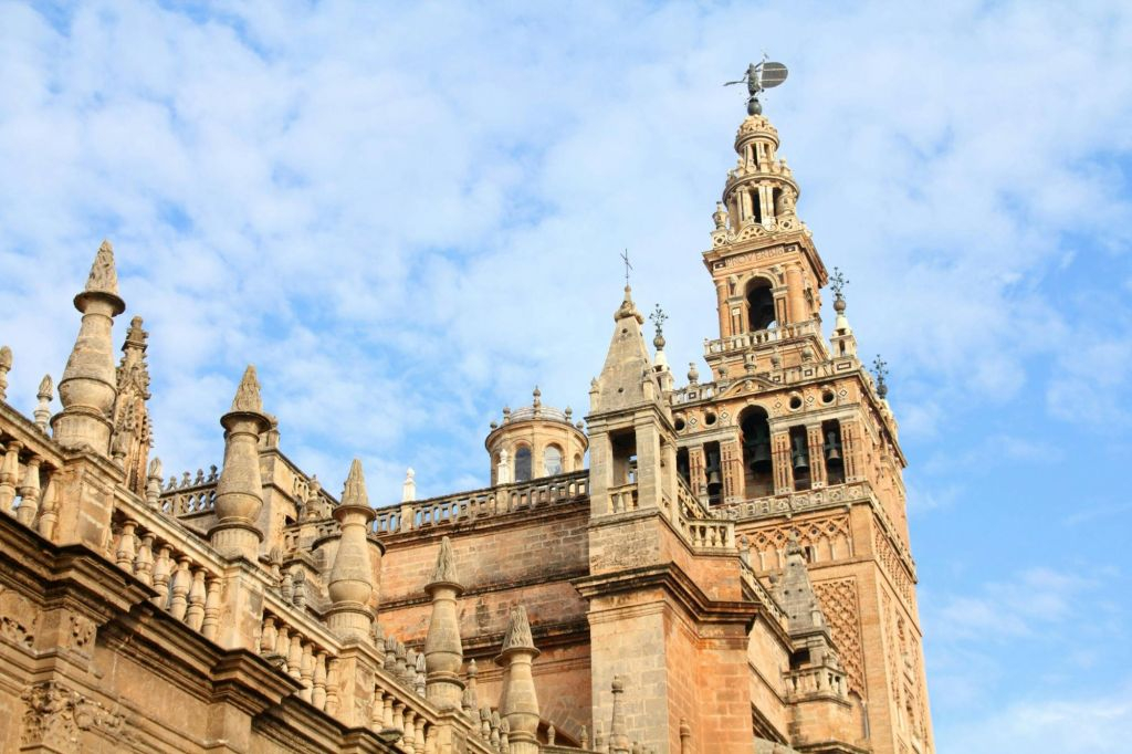 Alcázar Real de Sevilla, la Catedral y La Giralda: visita guiada en grupo reducido