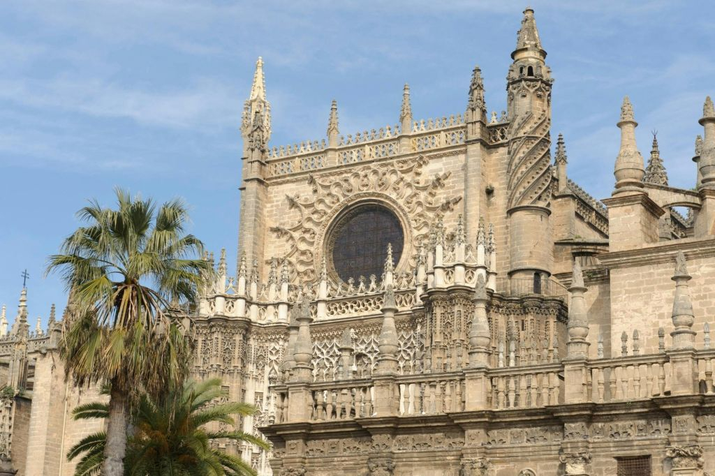 Alcázar Real de Sevilla, la Catedral y La Giralda: visita guiada en grupo reducido