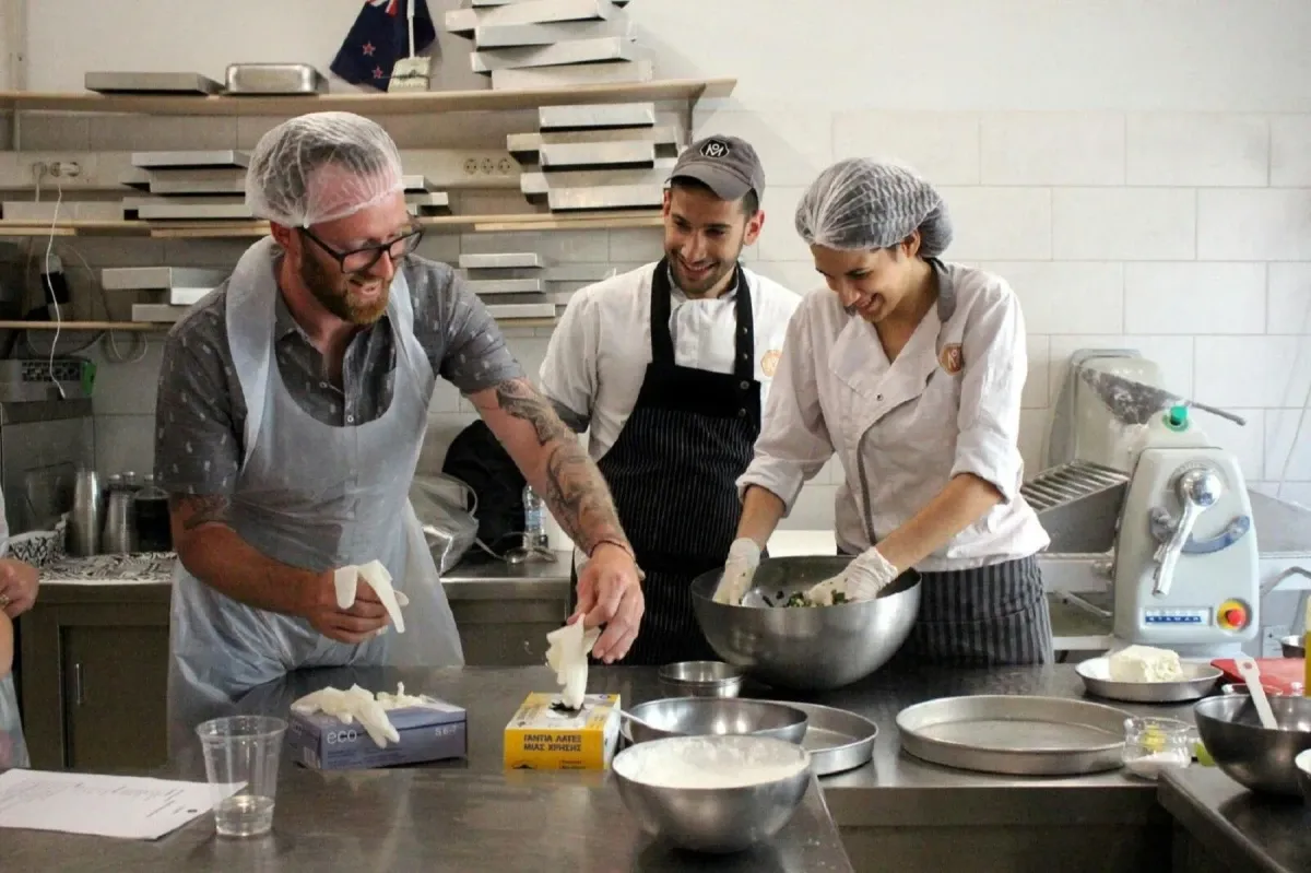 Atenas: Aula de culinária + jantar de 3 pratos