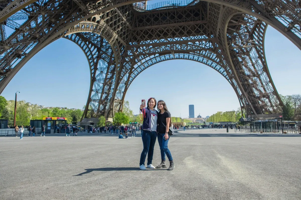 Tour Eiffel : accès réservé au sommet + croisière sur la Seine