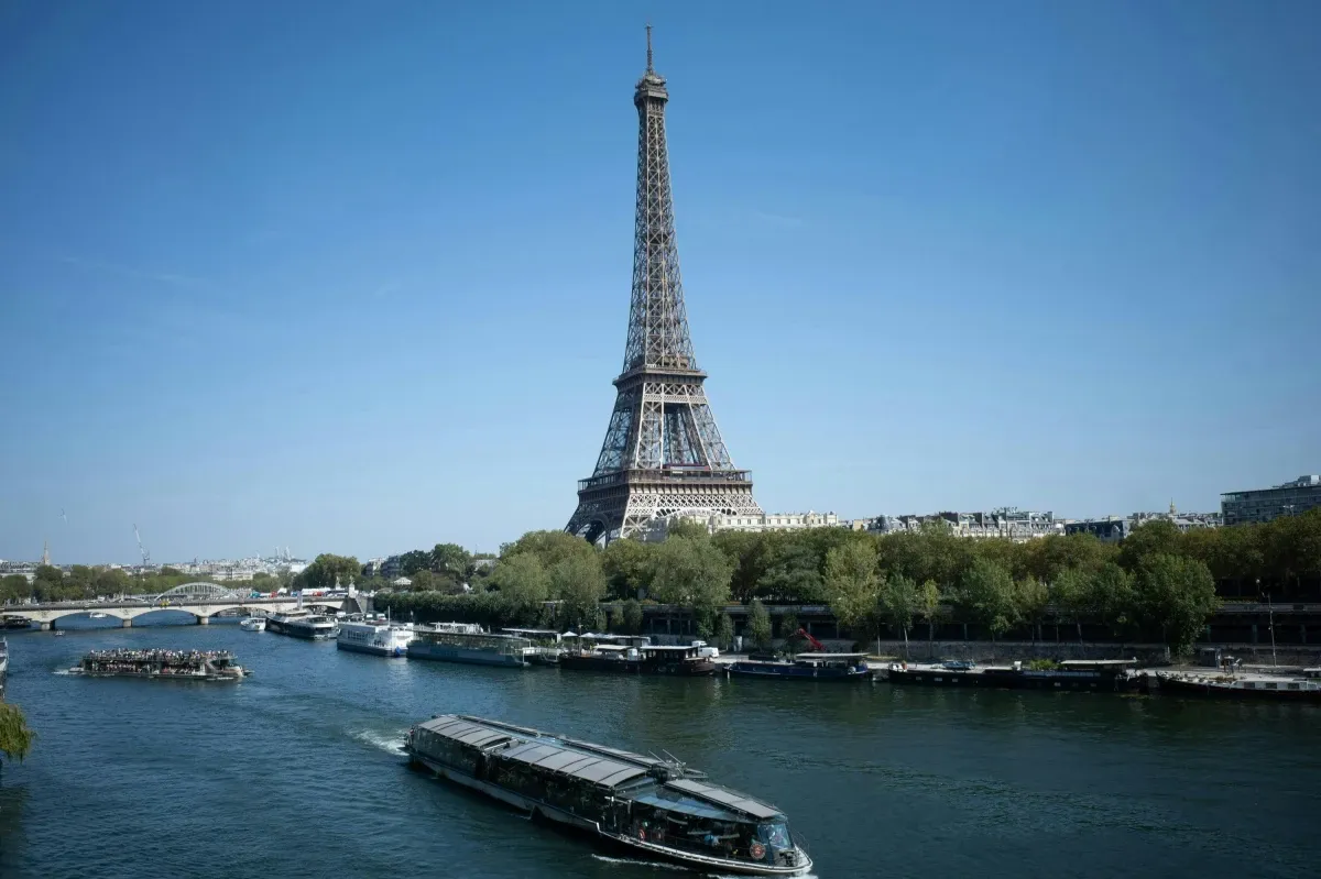 Tour Eiffel : accès réservé au sommet + croisière sur la Seine