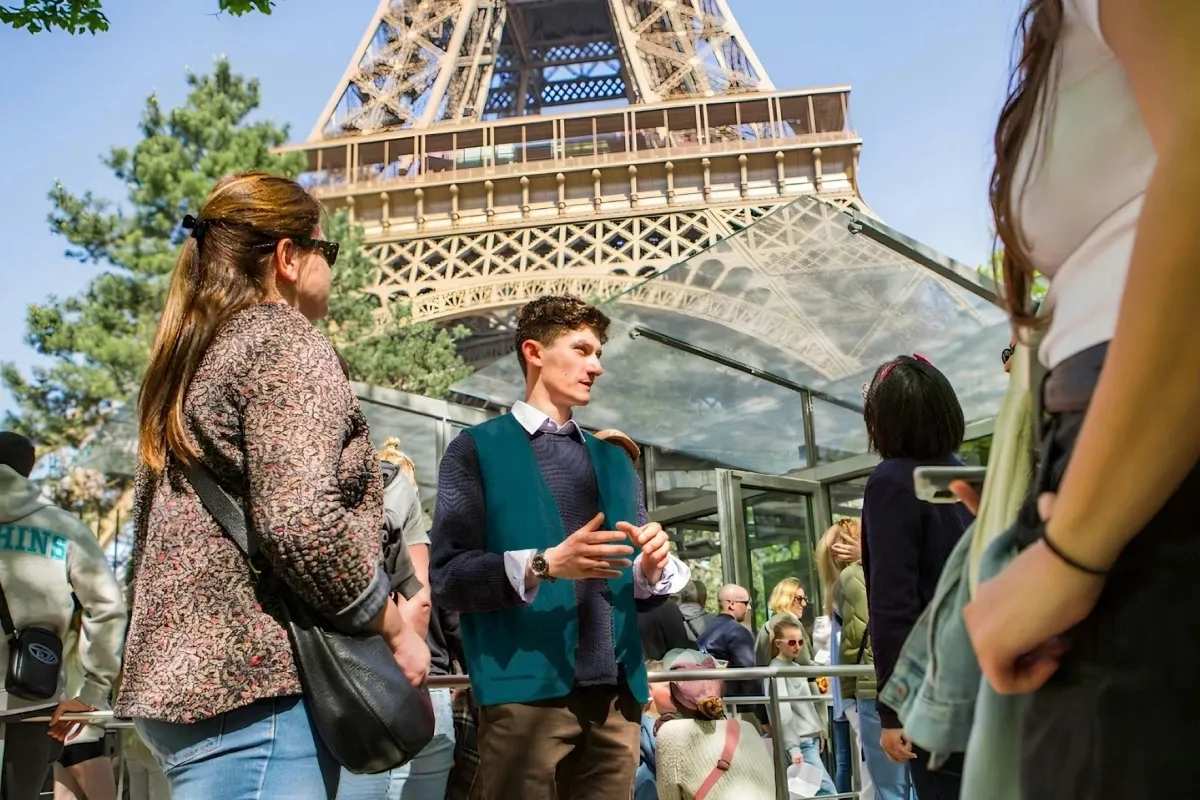 Tour Eiffel : accès réservé au sommet + croisière sur la Seine