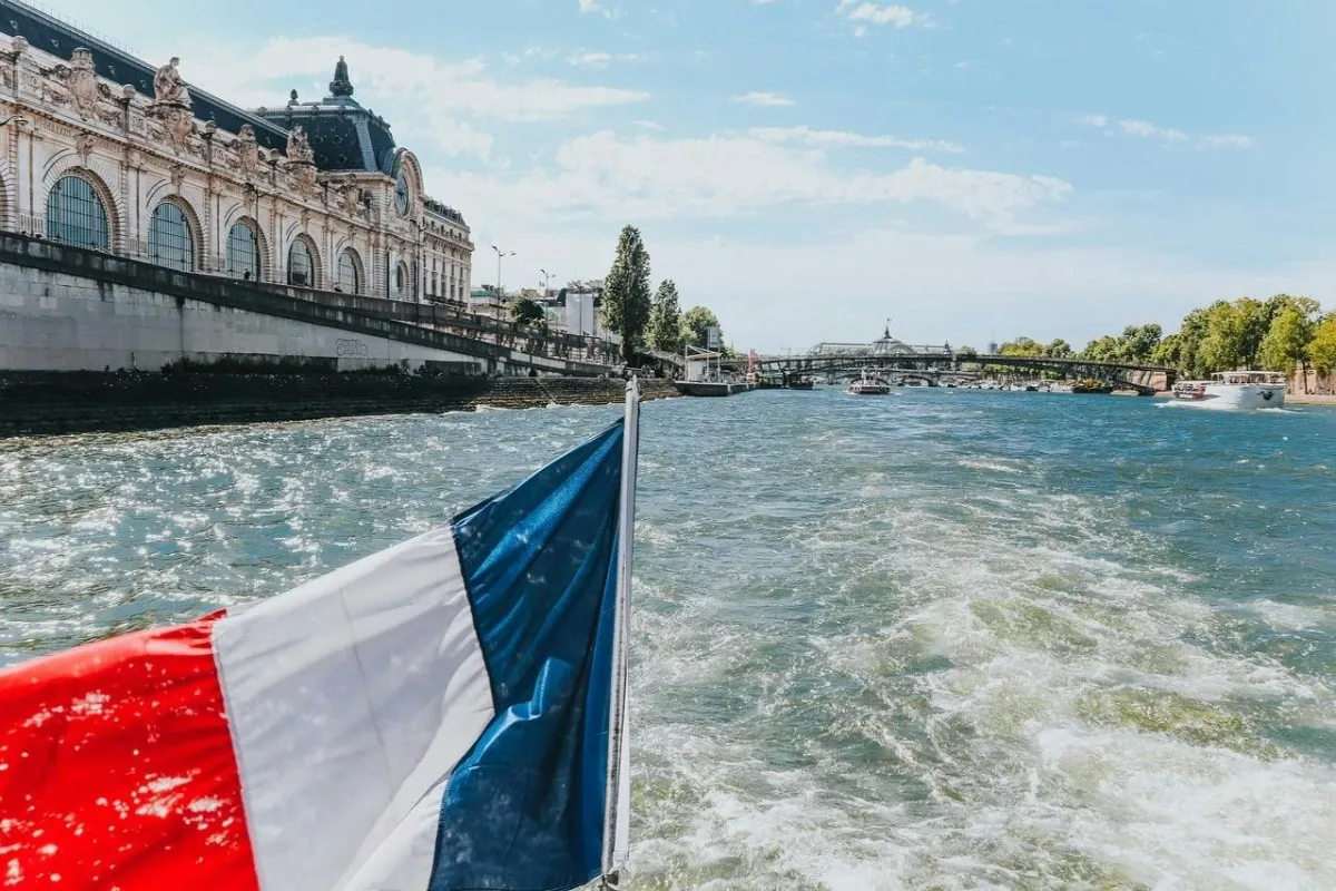 Tour Eiffel : accès réservé au sommet + croisière sur la Seine