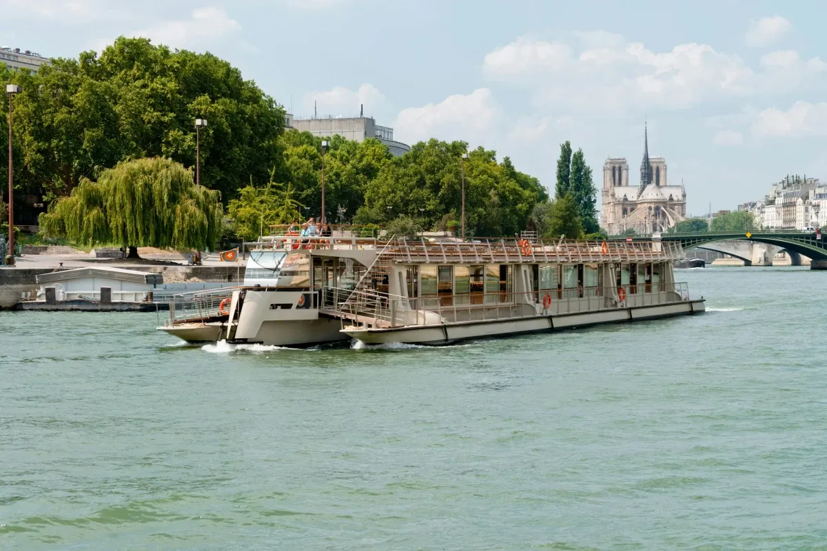 Tour Eiffel : accès réservé au sommet + croisière sur la Seine