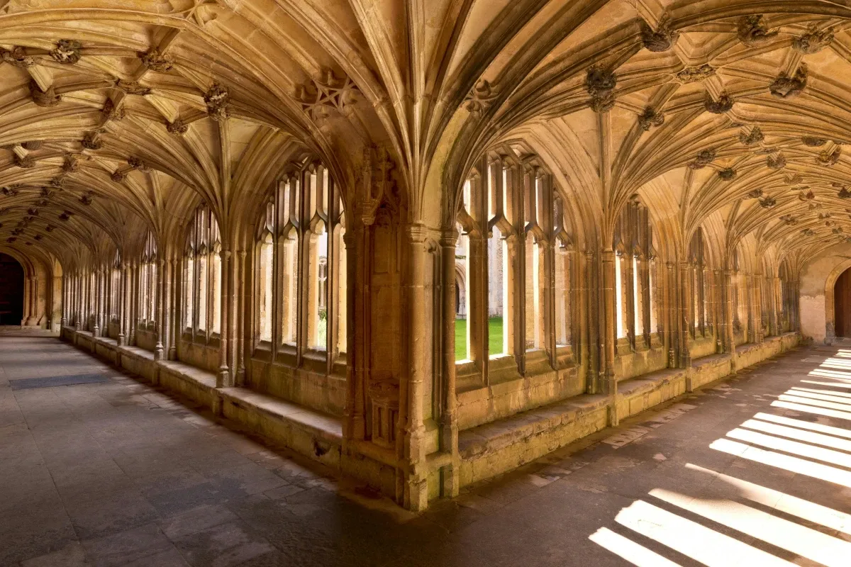 Stonehenge & Cotswolds: Guided Tour from Bath