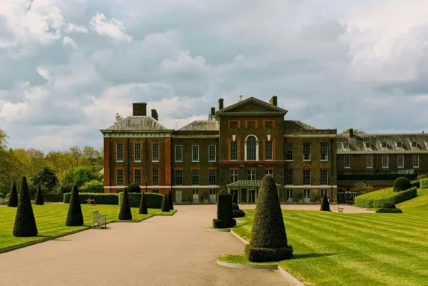 Kensington Gardens: Guided Tour + Kensington Palace Audio Guide