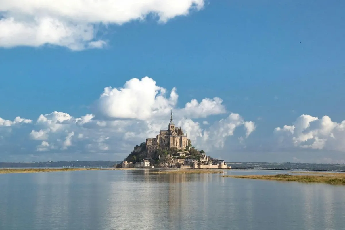 Le Mont-Saint-Michel et Omaha Beach : excursion d'une journée au départ de Paris