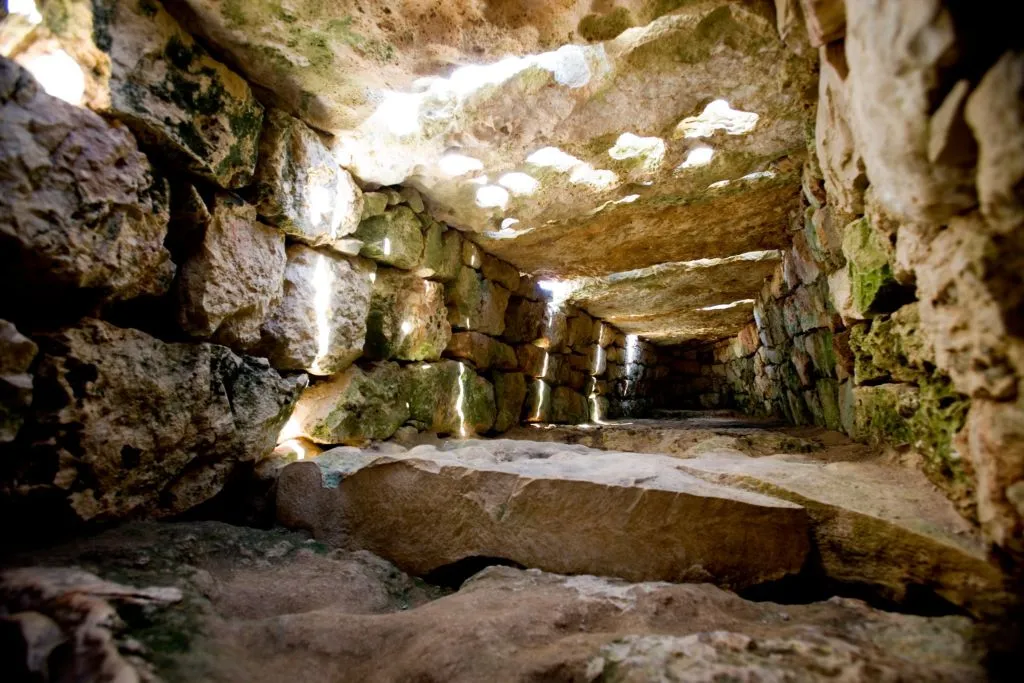 Naveta de Es Tudons: Entrada sin colas