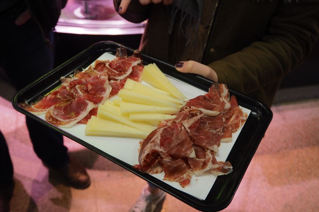 Barcelona Food Market Lunch Tour with Wine Pairing