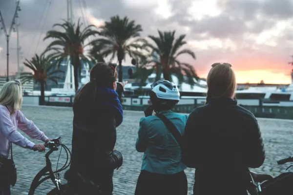 Barcelona: Visita guiada en eBike por la Barceloneta y el Barrio Gótico