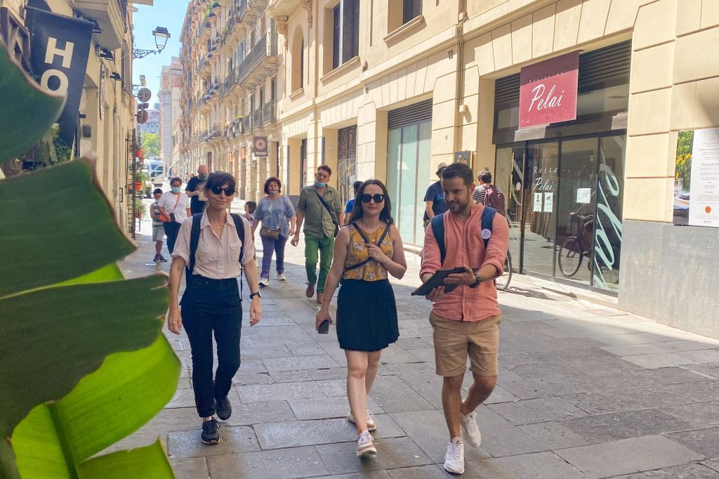 Barcelona: Street Art Private Guided Tour