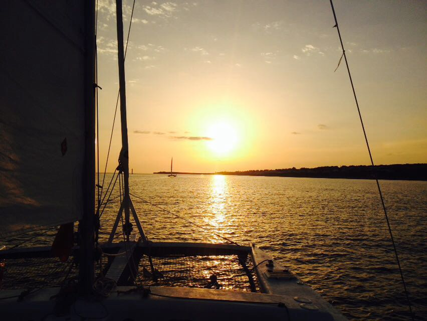 Bahía de Fornells: Crucero en catamarán al atardecer