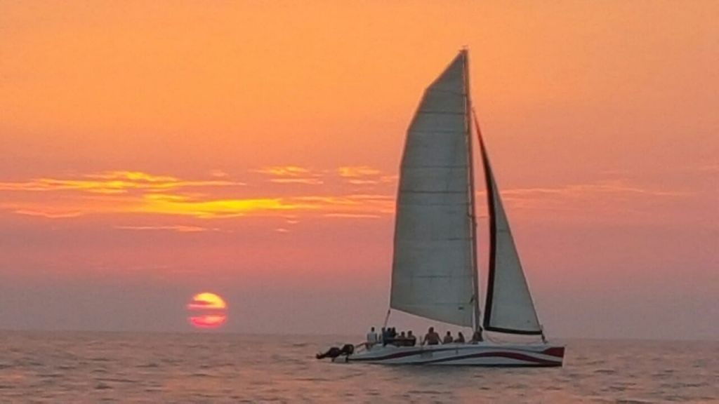 Baie de Fornells : excursion en catamaran au coucher du soleil